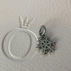 Pandora Winter Kiss Snowflake Charm
