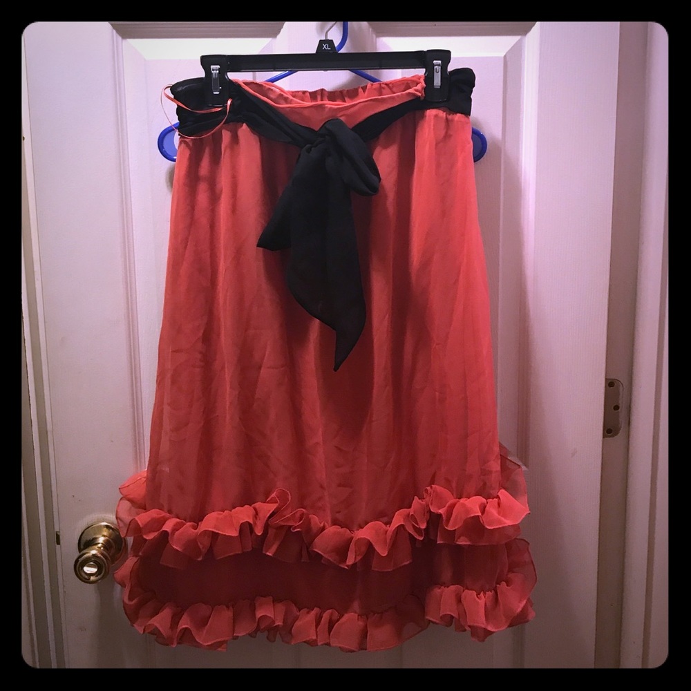 Peache H&M skirt with ruffles at bottom