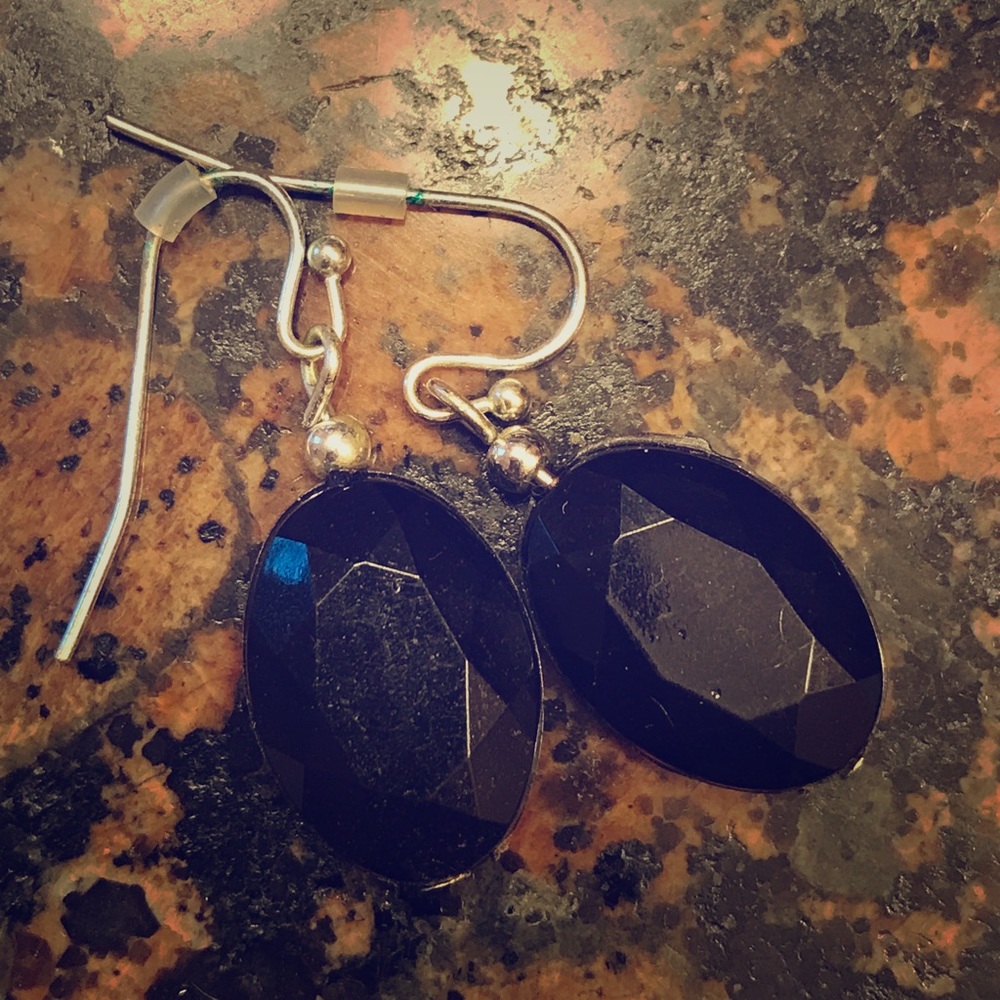 Beautiful black earrings 🌚