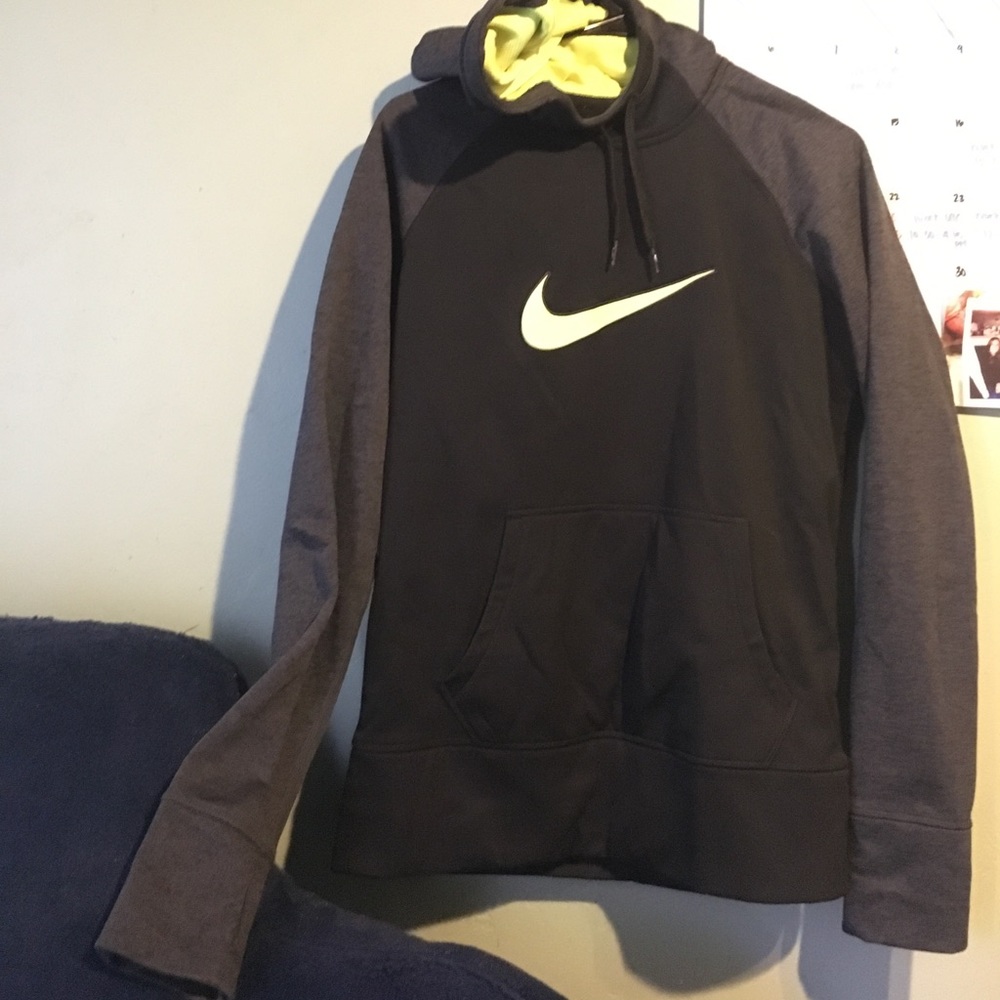 Women's Nike therma- fit hoodie