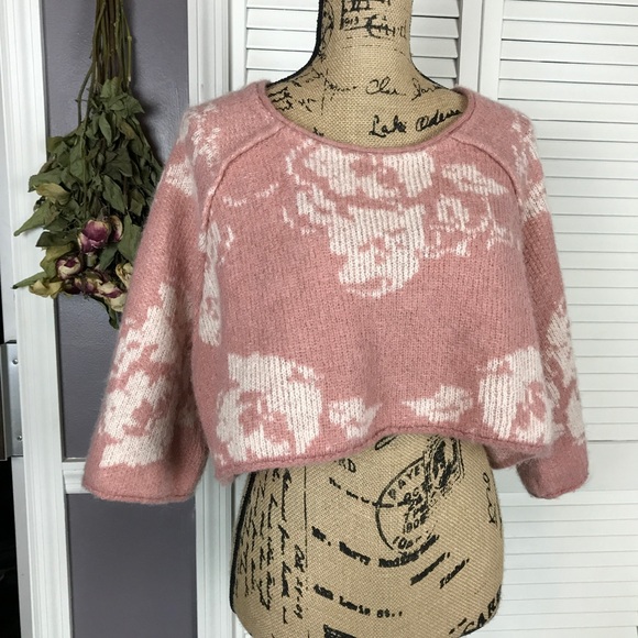 Free People Tops - Free People cropped blush wool blend sweater