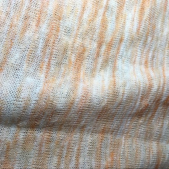 Cute top with side scrunching by waist - Picture 4 of 4