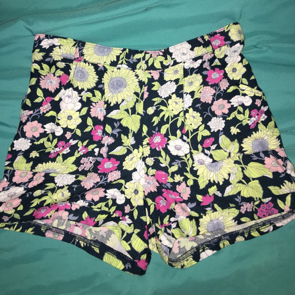 Abercrombie Pattern Flowy Shorts - Picture 1 of 4