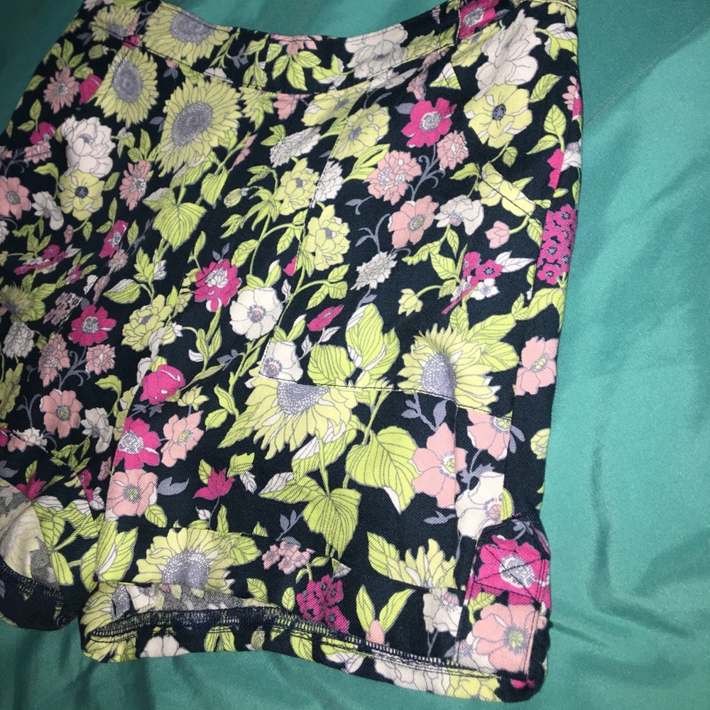 Abercrombie Pattern Flowy Shorts - Picture 3 of 4