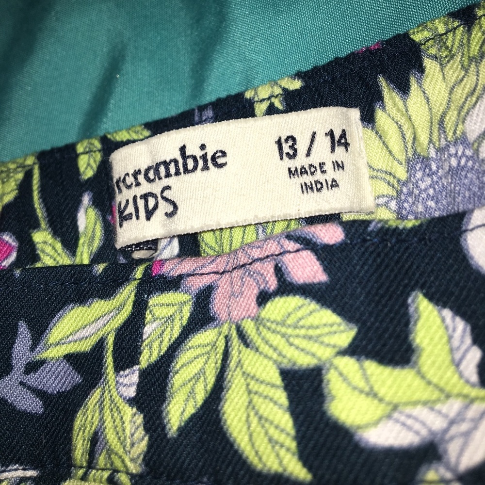 Abercrombie Pattern Flowy Shorts - Picture 4 of 4