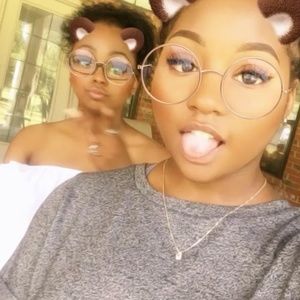 Meet your Posher, Avery