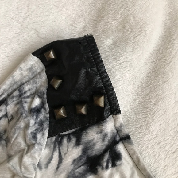 Tie Dye Crop Top - Picture 2 of 4