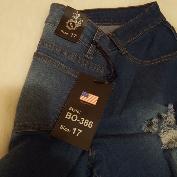 Fashion Nova Distressed Jeans - Picture 2 of 3