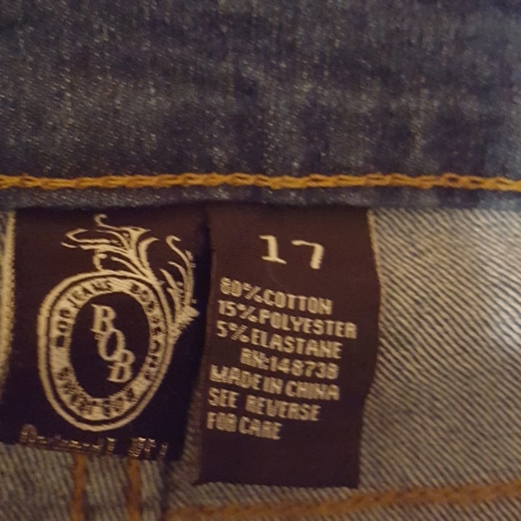 Fashion Nova Distressed Jeans - Picture 3 of 3