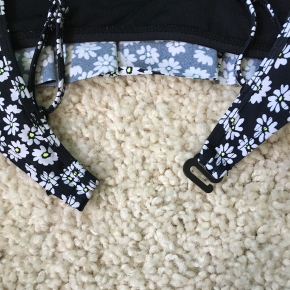 Flowy Flower Swimsuit Top - Picture 4 of 7