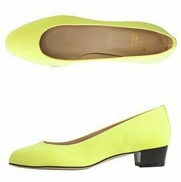 American Apparel Shoes - American Apparel Leslie Canvas Pumps