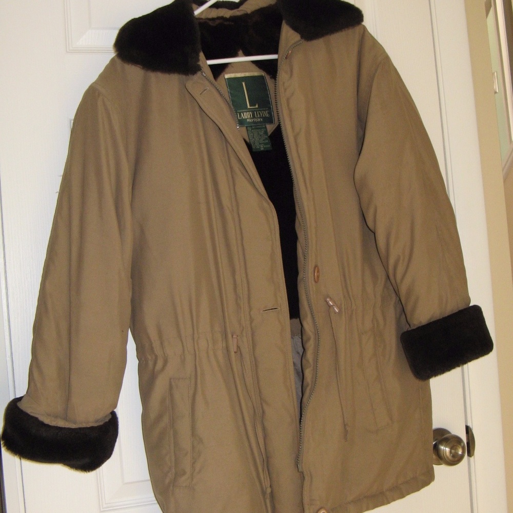 Larry Levine Women's Coat Size Small to Medium