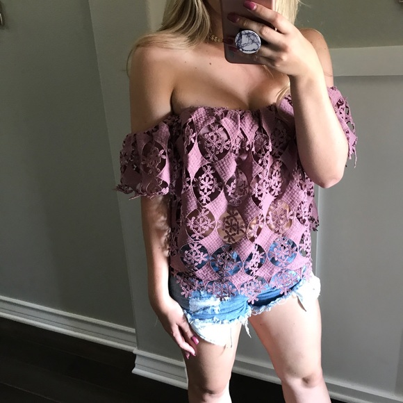 SALE⭐️LAST1•Off Shoulder Mauve Lace Top - Picture 2 of 8
