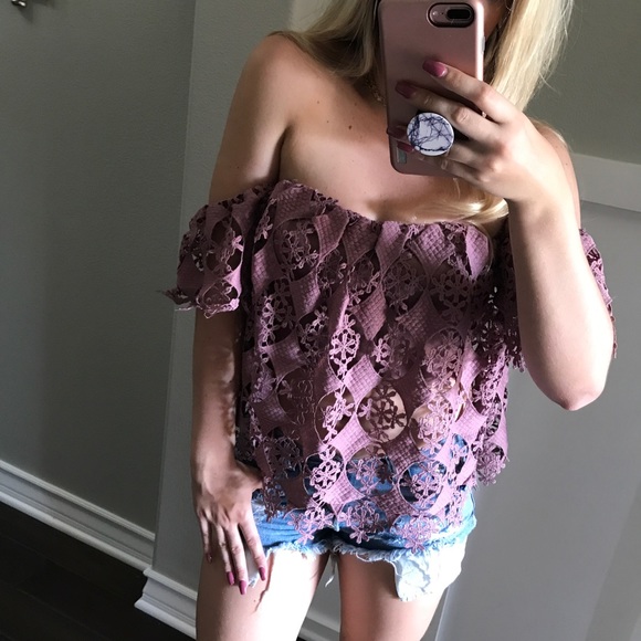 Tops - SALE⭐️LAST1•Off Shoulder Mauve Lace Top