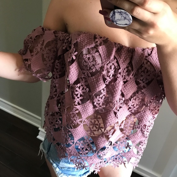 SALE⭐️LAST1•Off Shoulder Mauve Lace Top - Picture 3 of 8