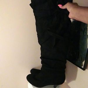 Tall heel knee boots