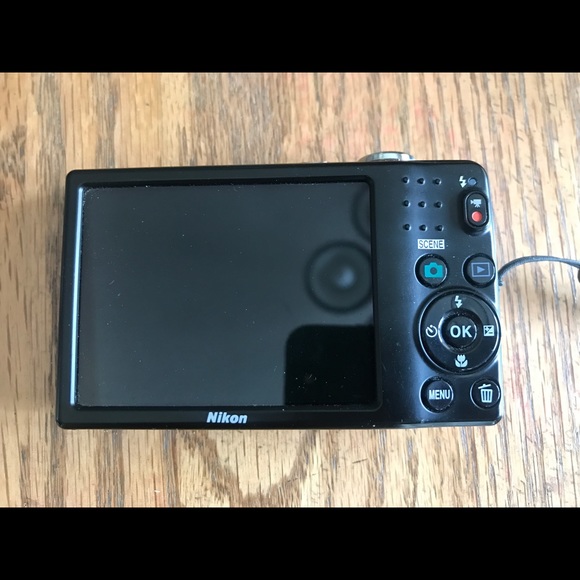 Nikon Coolpix Camera(with memory card & batteries) - Picture 2 of 4