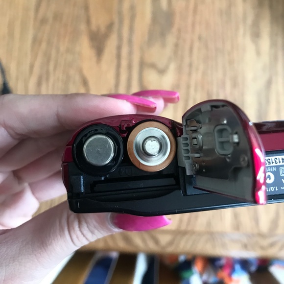 Nikon Coolpix Camera(with memory card & batteries) - Picture 3 of 4