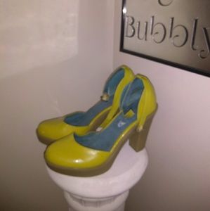 Yellow mustard chunky heels