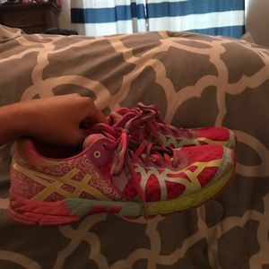 Asics tennis shoes women's