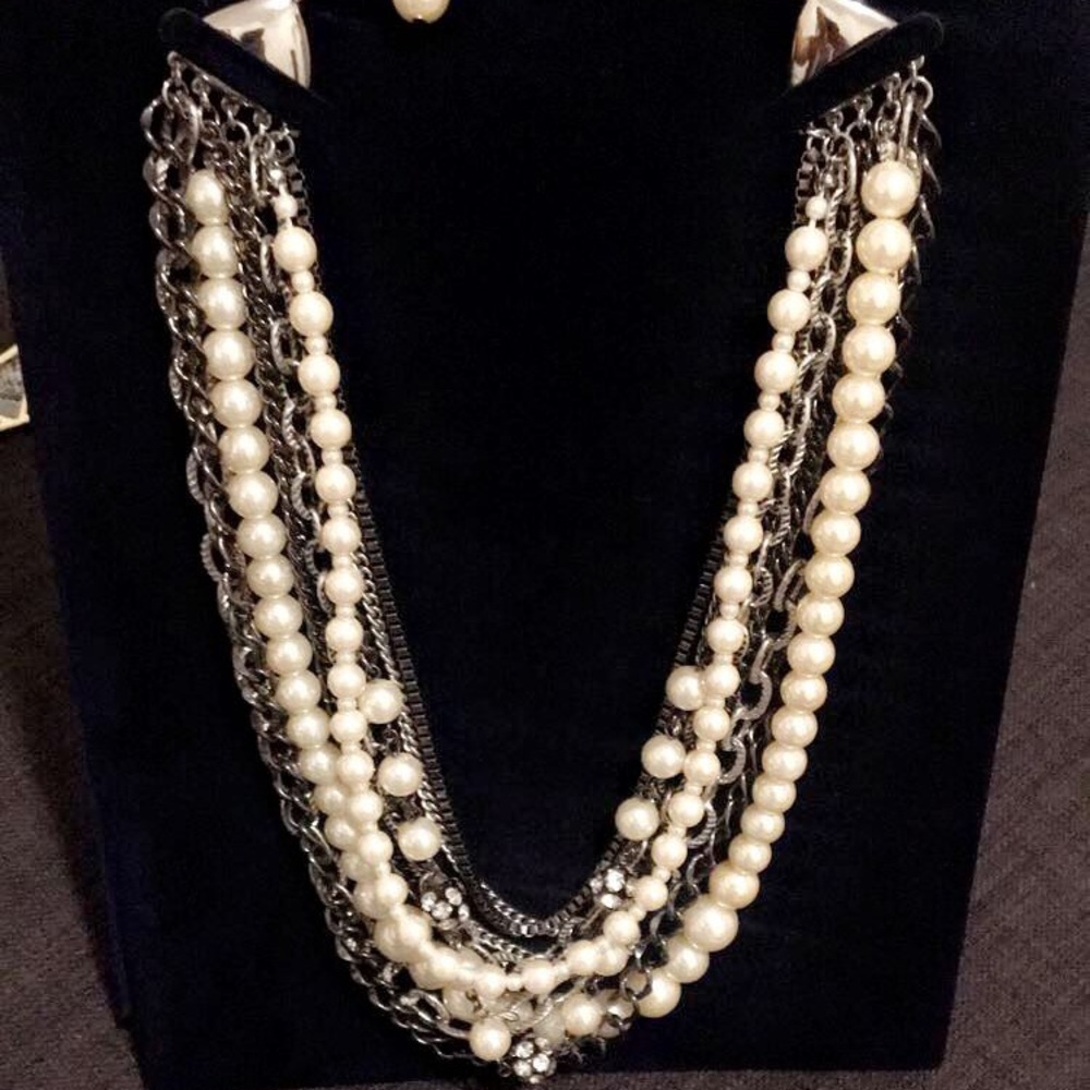 Pearls and silver chain necklace