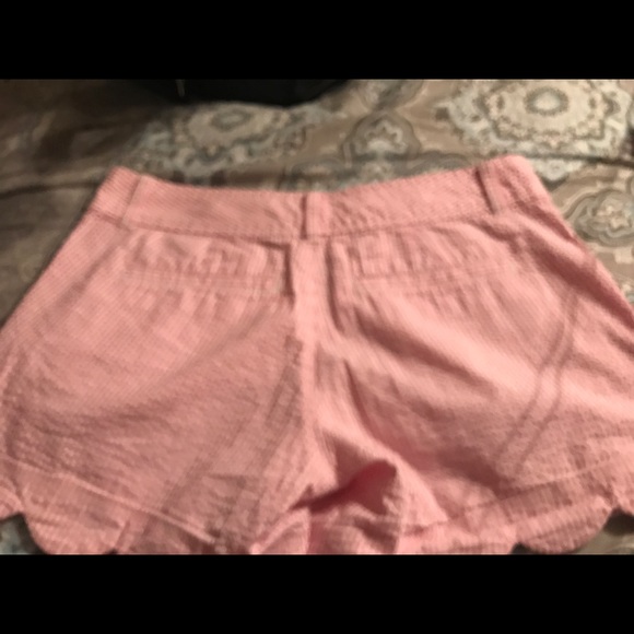 Lilly Pulitzer seer sucker Pink buttercup shorts - Picture 3 of 3