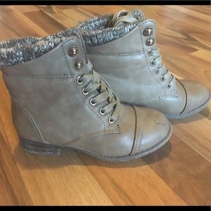 Girls tan boots
