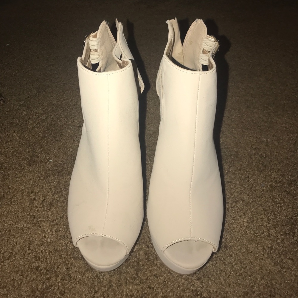 Peep Toe High Heel- size 8/9- nude