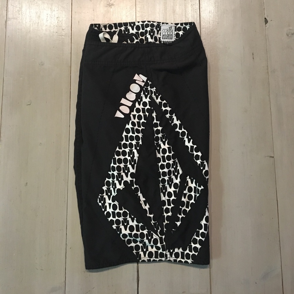 Volcom Board Shorts Size 3
