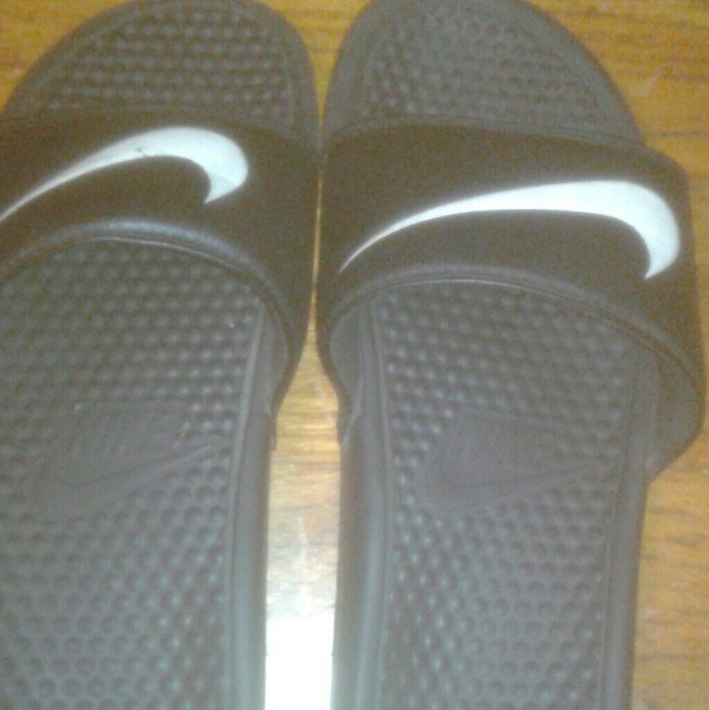 Nike flip flops