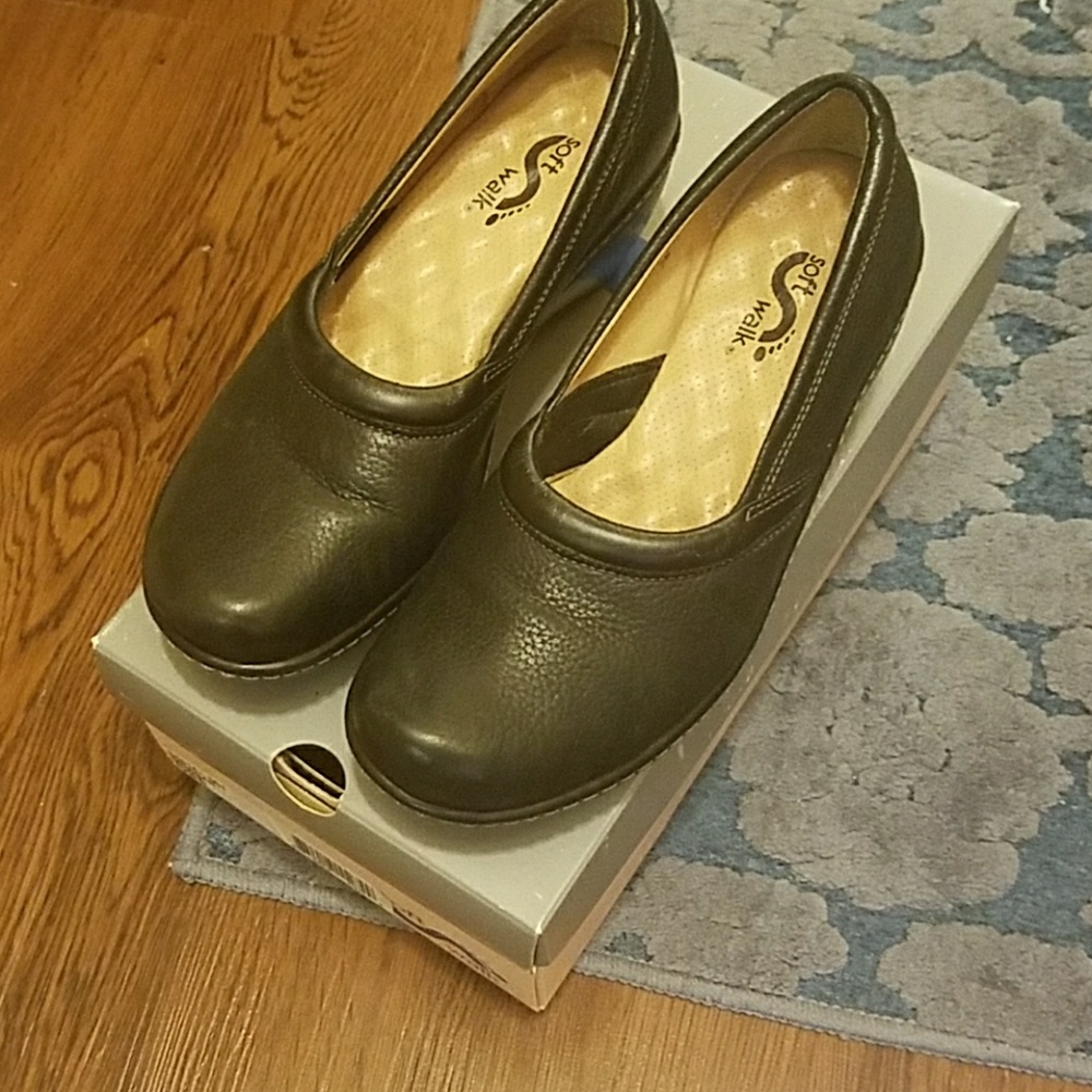 Soft walk slip on shoe size 7N