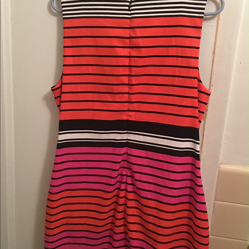 Dress - Picture 3 of 4