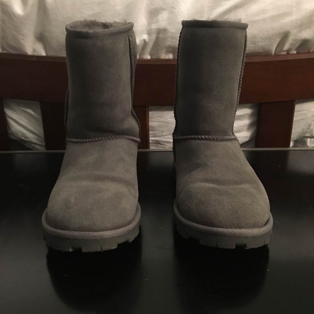 UGG Women's CLASSIC II SHORT