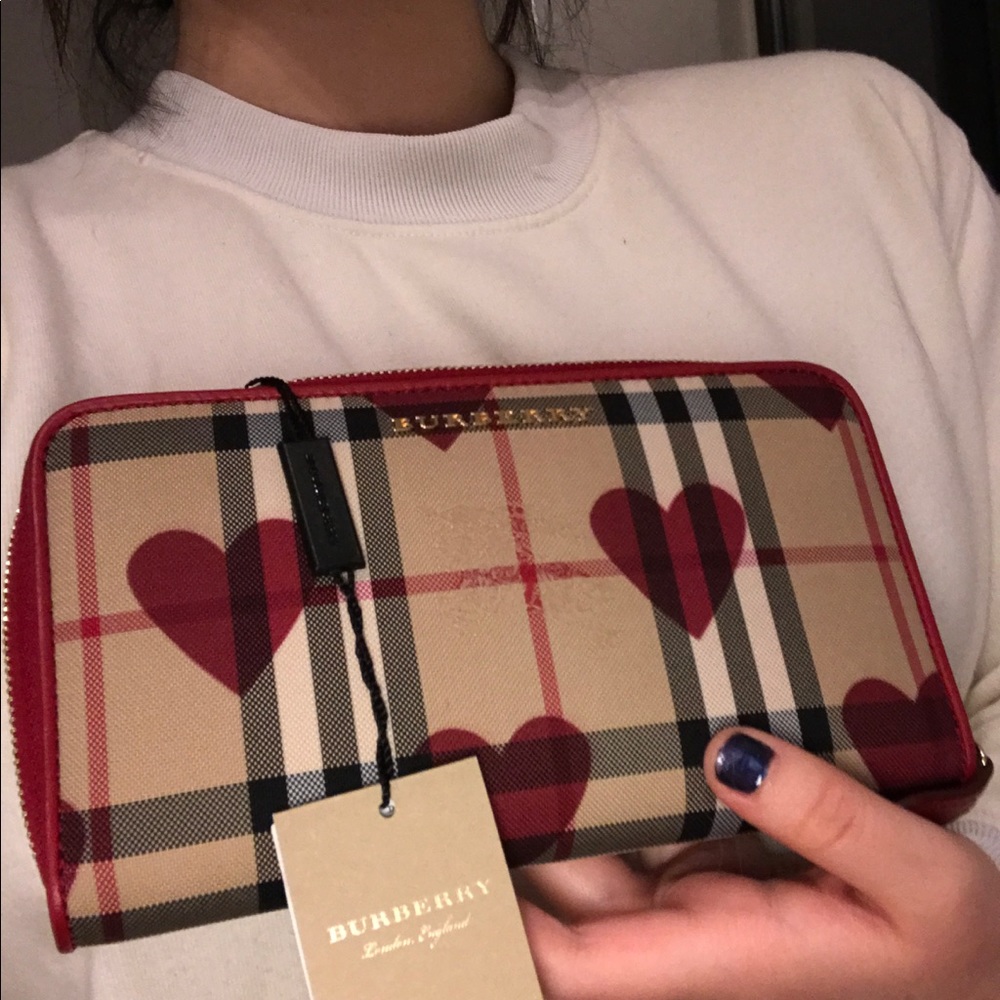 Burberry hearts printed long wallet(with tag)