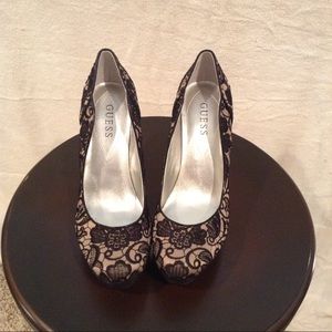 Guess Lance Pumps