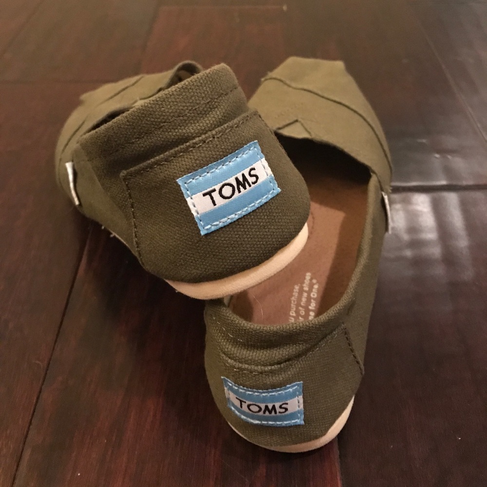 EUC TOMS Olive Green Canvas Classics