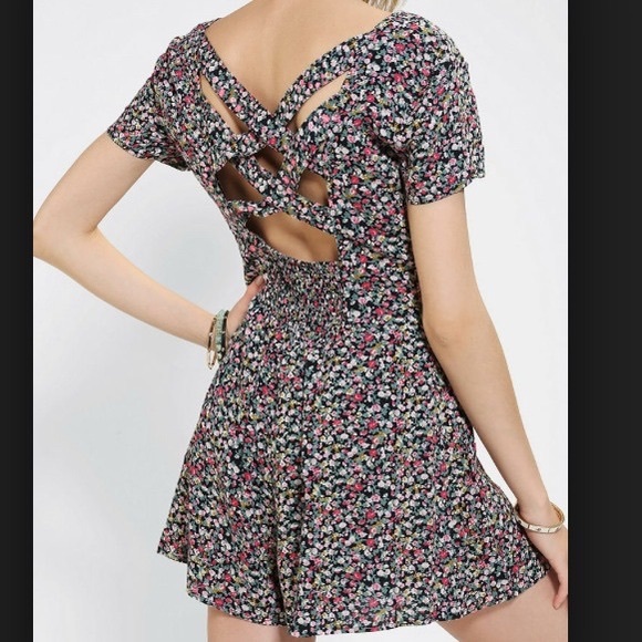 Urban Outfitters Pants - 🦋1 Day Sale🦋Urban Outfitters Floral Romper