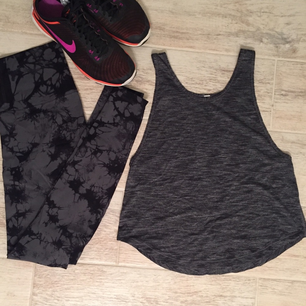 Lululemon scoop flowy tank size 6