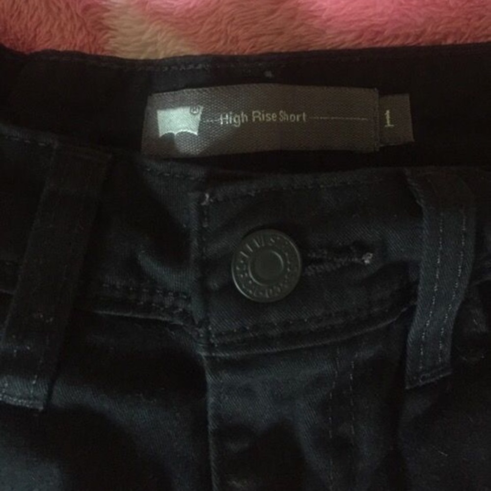 Levi's shorts - Picture 2 of 3