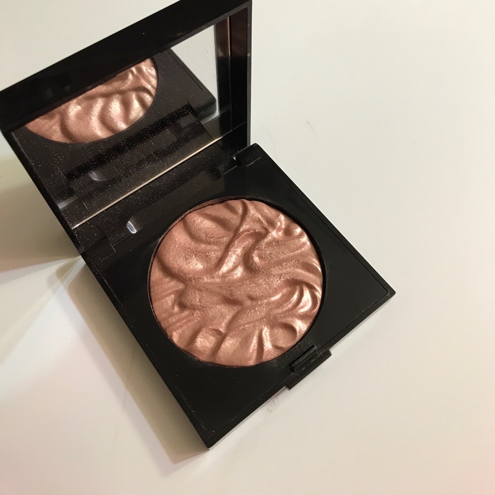Laura mercier indiscretion