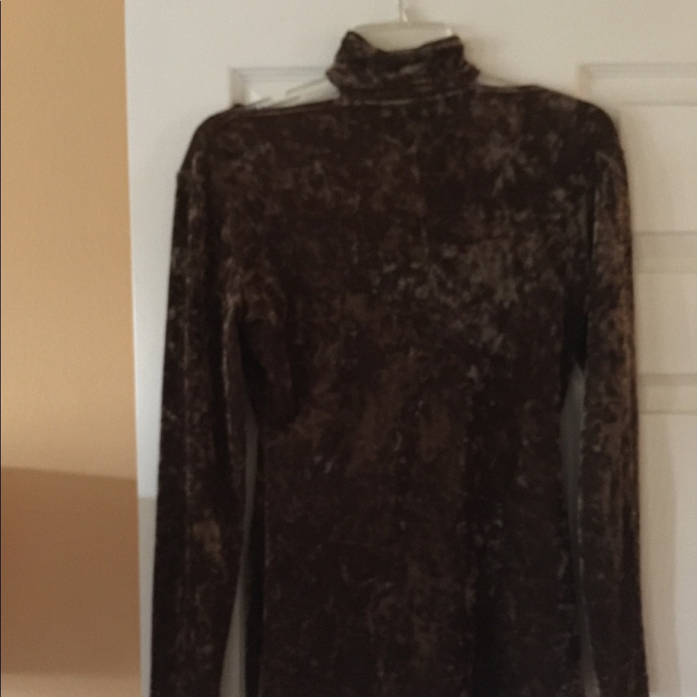 Top - Picture 2 of 2