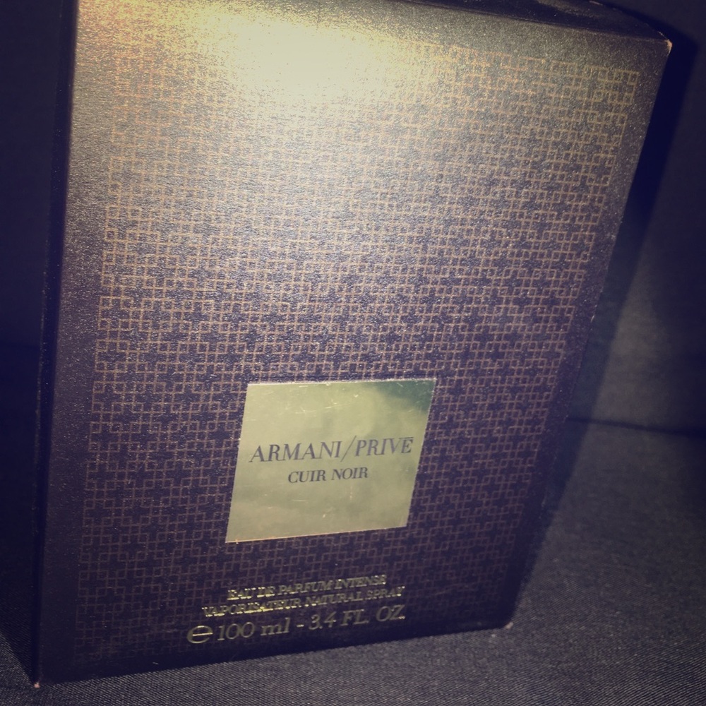 Armani/ Prive Cuir Noir