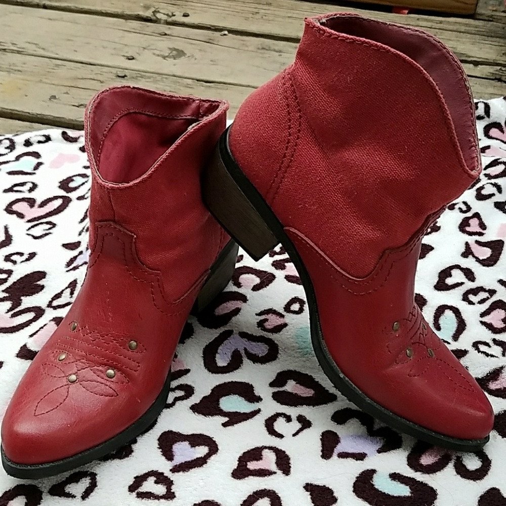 Unique RED ankle cowboy boots