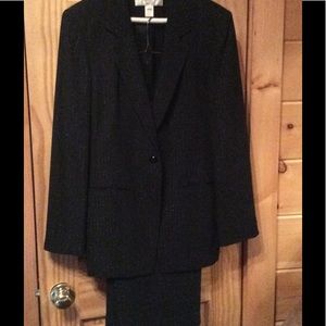 Jones of New York suit