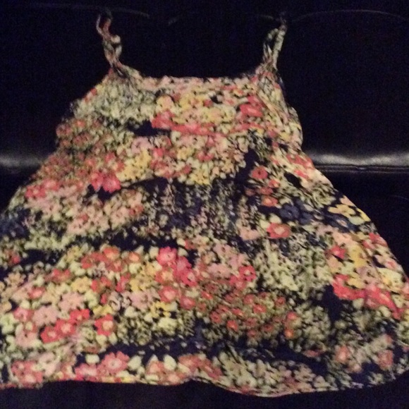 Flowy tank - Picture 2 of 3