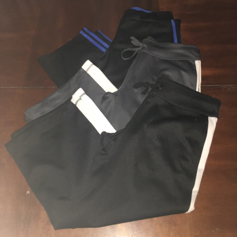 Capri athletic pants.