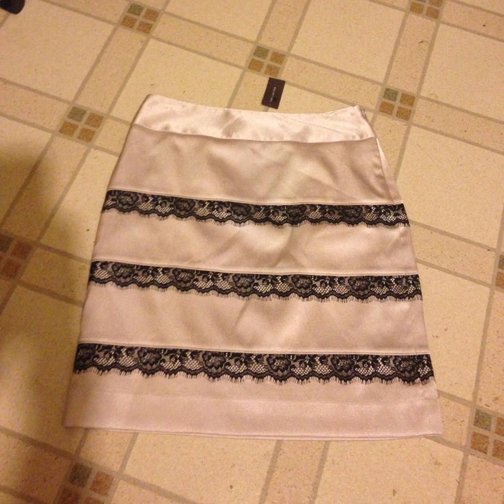 Gorgeous lace detail skirt from the limited