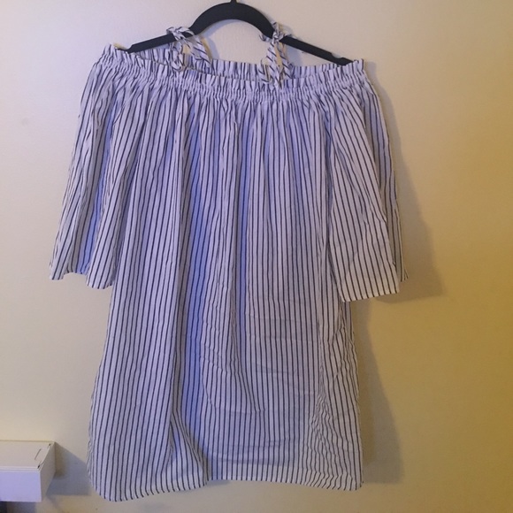 Off the Shoulder dress - Picture 1 of 4