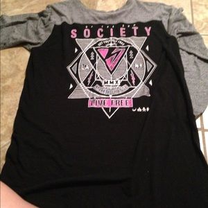 Quarter sleeve shirt