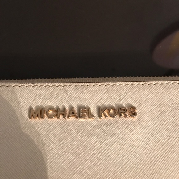 Micheal Kors Wallet - Picture 2 of 8
